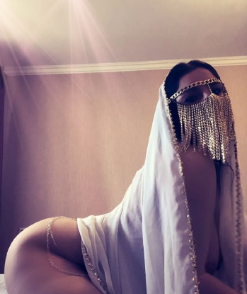 💋 Живу в Москве, где мои жаркие объятия и нежные ласки будут превращать твои фантазии в реальность. 🌇
У меня поразительные способности и богатый опыт, чтобы удовлетворить каждое твое желание. Мои услуги настолько разнообразны, что ты точно найдешь то, что искал. 💦 Необычные эксперименты, эротический массаж, подчинение или игры ролей - я знаю, как привести тебя к экстазу. 💥
Я открыта к новым впечатлениям и готова пойти на все ради твоего наслаждения. 🌟 Мои клиенты говорят, что время со мной - это настоящая встреча с искусством любви. 💎
Для вашего удобства прилагаю фото, которые отражают всю мою красоту и сексуальность. 📷
Не упускай возможность окунуться в мир незабываемых ощущений со мной в Москве. Я буду ждать тебя! 💫 Валерия
